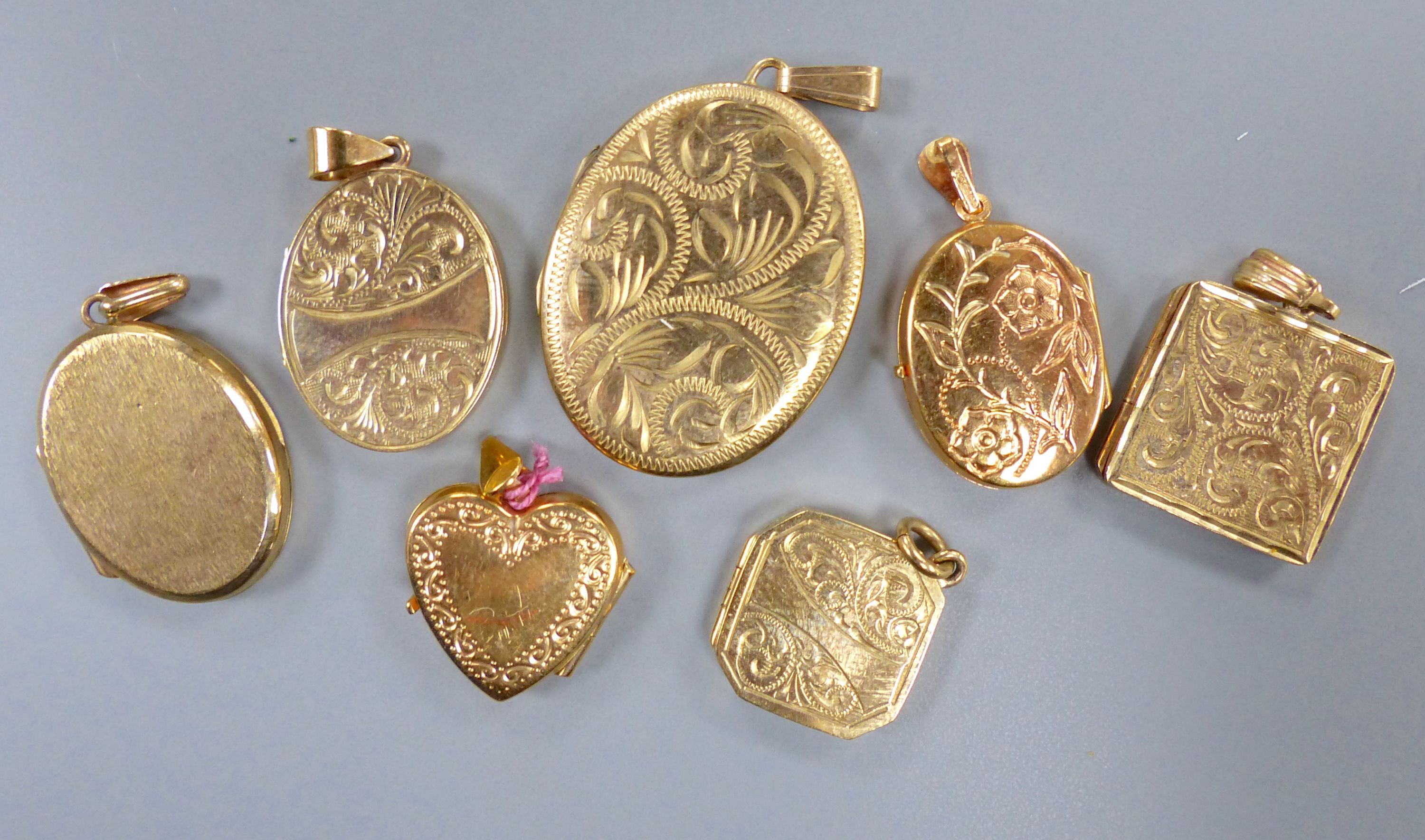 Seven assorted modern 9ct gold lockets, largest 32mm,